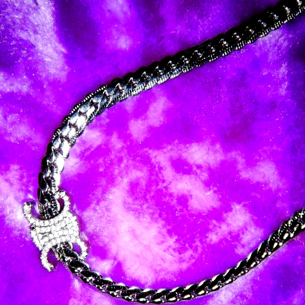 NWT NECKLACE